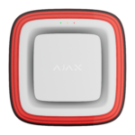 Weißer quadratischer Rauchmelder mit rotem Rand und dem Wort "AJAX" in der Mitte, grüne und rote LED-Anzeigen oben.