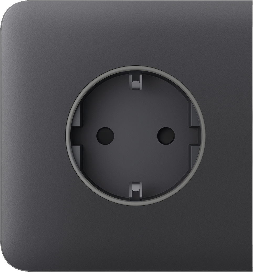 Eine schwarze Wandsteckdose mit zwei Löchern in der Mitte.