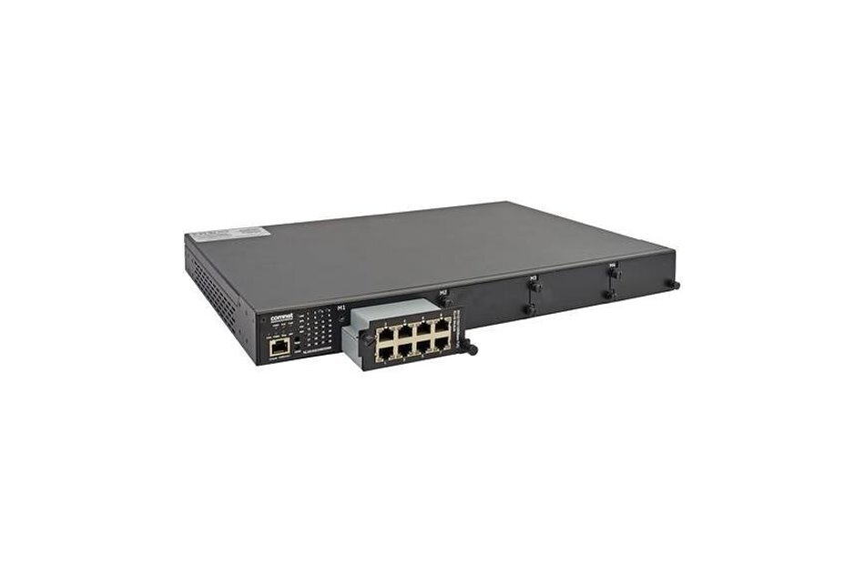 Ein schwarzer Netzwerk-Switch mit mehreren Ethernet-Anschlüssen und einem kompakten Design.