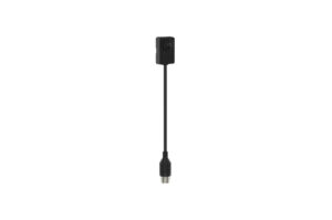 Kompakte Überwachungskamera mit langem Kabel und Anschlussstecker, vor weißem Hintergrund.