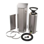 Metallbehälter mit Handgriff, Kabeln und Befestigungsplatte, möglicherweise ein technisches Gerät oder Zubehör.
