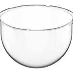 Eine transparente, halbkugelförmige Schale aus Glas mit einem glatten, klaren Rand.