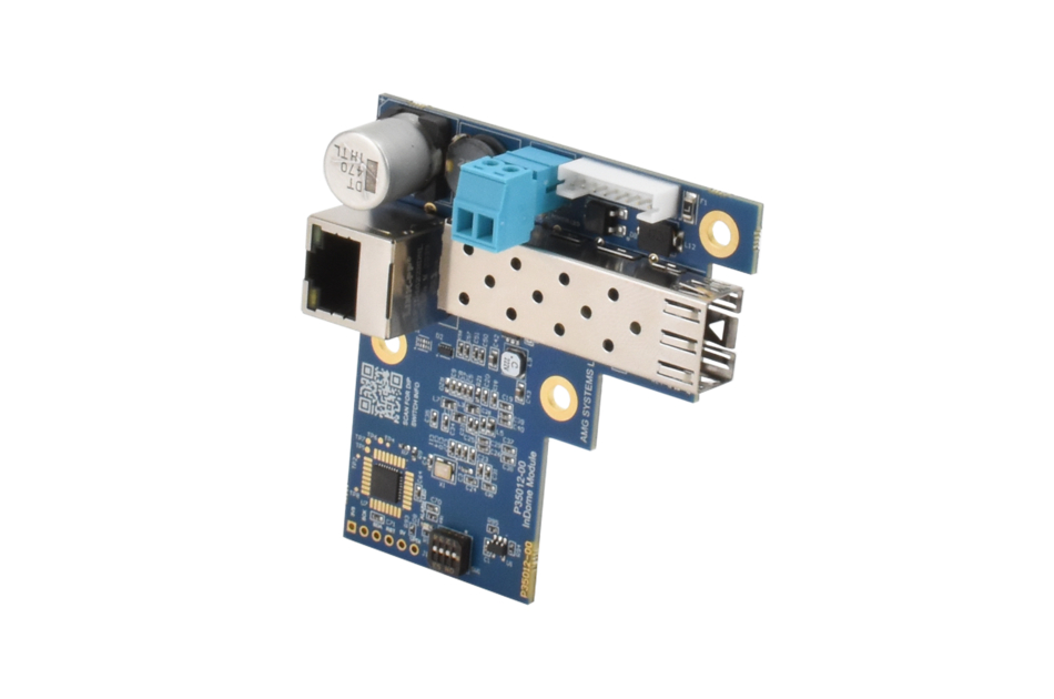 Eine blaue elektronische Schaltung mit Ethernet-Anschluss, mehreren Komponenten und Pins auf einer kleinen Platine.