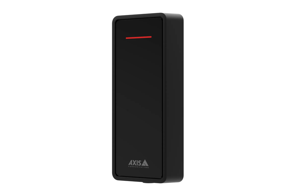 Ein schwarzes, rechteckiges RFID-Lesegerät mit einer schmalen roten Leuchtanzeige und dem Logo von Axis Communications.