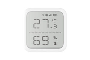 Ein digitales Thermo-Hygrometer zeigt 27,8 Grad Celsius und 69 Prozent Luftfeuchtigkeit an.