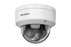 Weiße Überwachungskamera der Marke Hikvision mit transparenter Kuppel und erkennbarer Linse.