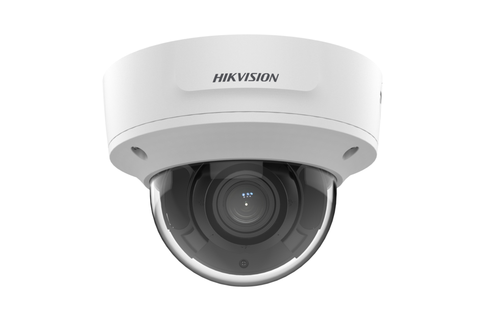 Weiße Überwachungskamera von Hikvision mit Kuppelgestell und sichtbarem Objektiv.