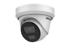 Weiße Überwachungskamera mit zwei Linsen und der Aufschrift "HIKVISION" auf der Seite.