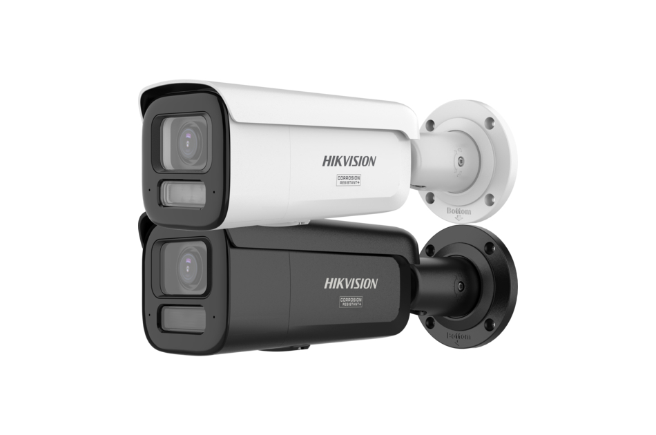 Zwei Überwachungskameras von Hikvision, eine in Weiß und eine in Schwarz, in einem seitlichen Profil montiert.