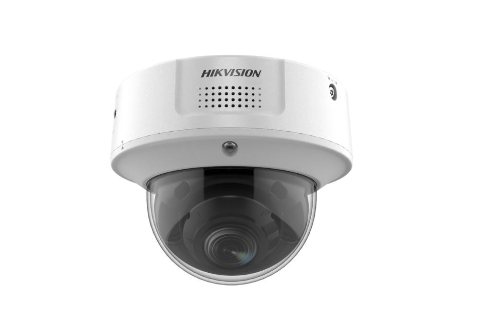 Überwachungskamera von Hikvision in einer weißen Kuppelhalterung mit sichtbarem Objektiv und Lüftungsschlitzen.