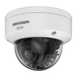 Überwachungskamera der Marke Hikvision mit transparenter kuppelförmiger Abdeckung.
