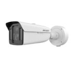 Überwachungskamera zur Wandmontage in modernem, weißem Design mit sichtbaren Linsen und Markenname "Hikvision".