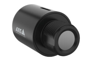Schwarze zylindrische Kamera mit AXIS Communications Logo, sichtbare Linse und geripptem Bereich.