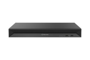 Schwarzer Hanwha-Videorekorder mit zwei USB-Anschlüssen und Statusanzeigen an der Vorderseite