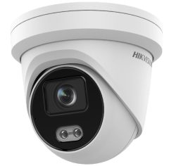 Eine weiße Sicherheitskamera von Hikvision mit einem abgewinkelten Linsengehäuse und einem flachen, runden Design.