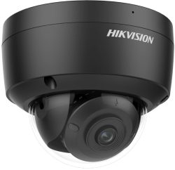 Eine schwarze Sicherheitskamera mit der Aufschrift "Hikvision" oberhalb des Objektivs, montiert in einer Schutzabdeckung.