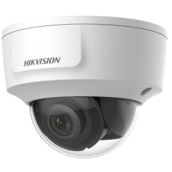 Eine weiße Überwachungskamera der Marke Hikvision mit einer transparenten Kuppel und sichtbarem Objektiv.