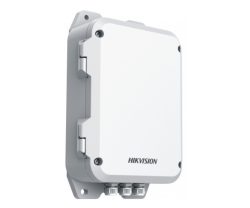 Weiße, rechteckige elektrische Box von Hikvision mit abgerundeten Ecken und mehreren Kabelanschlüssen an der Unterseite.