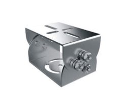 Ein metallisches Befestigungselement mit mehreren Schrauben und Schraubenlöchern, das zur Befestigung und Unterstützung von Strukturen verwendet werden kann.