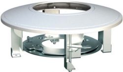 Ein runder, metallischer Mechanismus mit einer offenen Mitte, gestützt von mehreren senkrechten Metallstreben.