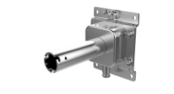 Ein silberfarbenes Metallstück, das aus einer flachen rechteckigen Basis herausragt, die an die Wand montiert werden kann. Es verfügt über ein zylindrisches hervorstehendes Rohr mit einem gekerbten Ende und mehreren Befestigungselementen.