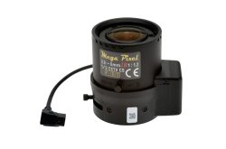 Schwarz-gelbes Kameraobjektiv mit „Mega Pixel“-Aufschrift und technischen Spezifikationen, einschließlich 2,8-8mm Brennweite und P-IRIS-Technologie.