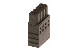 Ein schwarzer elektronischer Steckverbinder mit mehreren Pins, vertikal ausgerichtet.
