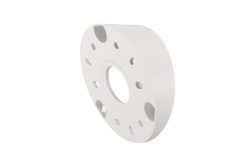 Weißer zylindrischer Adapter mit mehreren Löchern und Öffnungen.