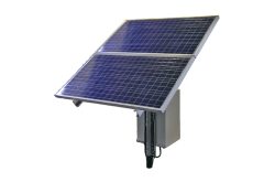 Zwei solarbetriebene Photovoltaikmodule in einer schrägen Anordnung.