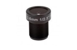 Schwarzes Kameraobjektiv mit der Beschriftung "3.6mm 1/2.5".