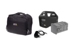 Eine schwarze Tragetasche mit dem Logo „AXIS Communications“, ein schwarzes tragbares Gerät mit Griff und Displayanzeigen, ein grauer modularer Kasten und ein Ladegerät mit Kabel.