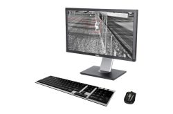 Ein Desktop-Computer-Setup mit Dell-Monitor, zeigt eine Überwachungsaufnahme; darunter eine Tastatur und eine Maus.