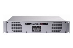 Ein silberfarbenes ADPRO iFT Gerät von Xtralis, ein fernverwaltetes Multiservice-Gateway.
