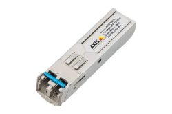 Ein SFP-Modul von AXIS Communications mit einem blau markierten Anschluss.