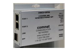 Ein silbernes Ethernet-SFP-Modul von Comnet mit mehreren Anschlüssen und Telefonnummern auf der Vorderseite.