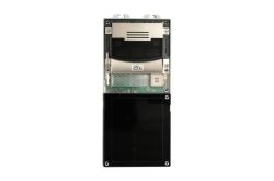 Elektronisches Gerät mit einem Bildschirm unten und metallischen Komponenten oben, einschließlich einer Kamera oder eines Sensors.