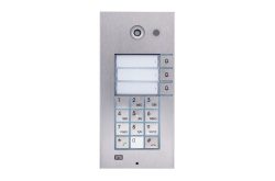 Intercom-Gerät aus Edelstahl mit Tastenfeld, Kamera, Mikrofon und drei Klingeltastern.