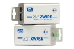2N 2Wire-Adapter, stapelbar, mit Ethernet-zu-Zweidraht-Verbindung, silbernes Gehäuse mit blauer Beschriftung.