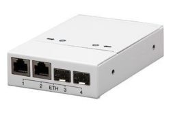 Ein kleines, rechteckiges Netzwerkgerät mit vier Anschlüssen an der Vorderseite, davon zwei RJ45-Ethernet-Anschlüsse und zwei weitere Anschlüsse.