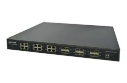 Ein Netzwerk-Switch mit mehreren Ethernet-Ports und SFP-Ports in einem schwarzen Gehäuse.