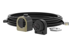 Ein langes schwarzes Kabel mit USB- und RJ45-Anschlüssen, einer Metallhalterung und einem schwarzen Kameramodul.
