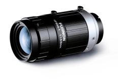 Eine Fujinon HF8XA-1 Kameraobjektiv mit 8 mm Brennweite.