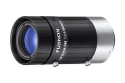 Nahaufnahme eines Fujinon HF50XA-5M Kameraobjektivs mit blauer Linse.