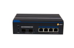 Ein schwarzer Netzwerk-Switch mit dem Logo von "eneo", fünf Ethernet-Ports und zwei Glasfaseranschlüssen.