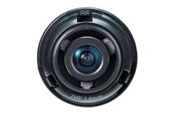 Objektiv einer Überwachungskamera mit der Aufschrift "2MP 2.8mm".