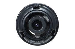 Eine Nahaufnahme eines Kameraobjektivs, auf dem "2MP 3.6mm" steht.