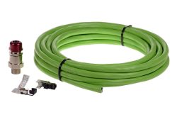 Grünes Ethernet-Kabel, RJ45-Stecker-Kit und Koaxialstecker.