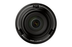 Nahaufnahme eines Kameraobjektivs mit der Beschriftung "5MP 7.0mm".