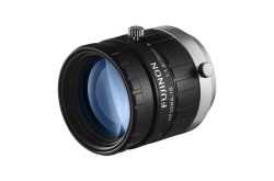 Objektiv mit Beschriftung "FUJINON HF35HA-1S 1:1.6/35mm", in schwarz-silberner Ausführung.