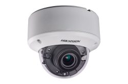 Überwachungskamera von Hikvision, weiße Gehäusefarbe, mit sichtbarem Objektiv.